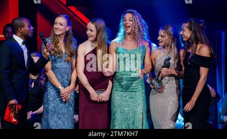 UTRECHT - LNR, Femke Bol, Cathelijn Peeters. Lieke Klaver, Lisanne de Witte und Eveline Saalberg von der 4x400 Meter langen Frauenstaffel während der NOC*NSF Sporgaala in DeFabrique. ANP MARCO DE SWART niederlande aus - belgien aus Stockfoto