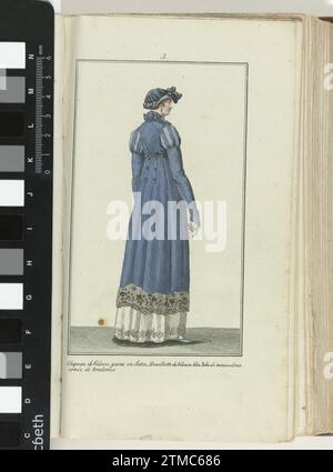 Elegantia, oder Zeitschrift für Mode, Luxus und Geschmack für Frauen, Januar 1807, nein 3: Chapeau de Velours, Garni and Satin ..., 1807 nach dem Begleittext (S. 32): Koren -Blue Samtgesteppte Douillette (Mantel) mit geneigtem Kragen nach oben, die Ärmel „à l'Espagnolle“, zwischen den Streifen Seide. Um die Taille mit einem Gürtel aus demselben Stoff , von hinten an den Enden ein "Chou" in Form von fünf Lorbeerblättern. Von unten mit breiter Kante wird die Seite abgelegt. Hut aus dem gleichen Stoff wie der Mantel. Verziert mit Schleifen und einem seitlichen Band mit sieben Doffen von hinten. Klapon der Stickerei Stockfoto