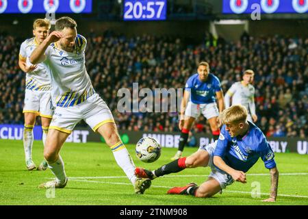 Glasgow, Großbritannien. Dezember 2023. Nach dem Sieg des Viaplay Cup am 17. Januar im Hampden Park spielen die Rangers nun auf ihrem Heimstadion im Ibrox Stadium in Glasgow, Schottland. Die Rangers liegen jetzt nur noch 5 Punkte hinter Celtic und haben zwei Spiele in der Hand, daher ist das Ergebnis dieses Spiels sehr wichtig. Quelle: Findlay/Alamy Live News Stockfoto