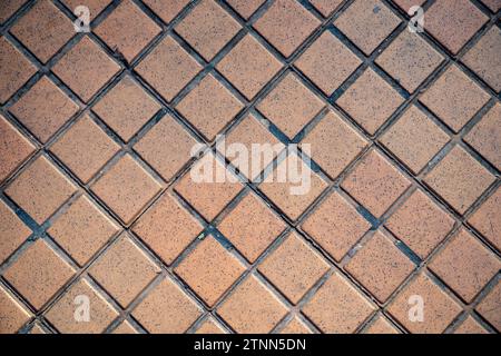 Boden quadratische Blockfliesen und Terrazzo-Kreuzlinien Hintergrund Stockfoto