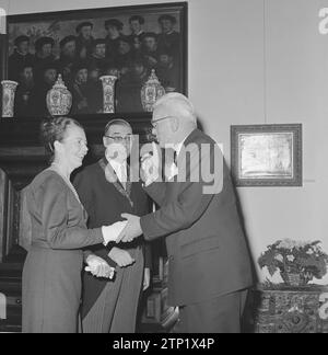 Neujahrsempfang, Bürgermeister Van Hall im Stedelijk Museum ca. Januar 1963 Stockfoto