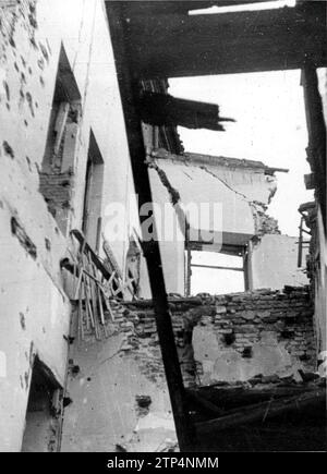 01/31/1937. Ein Aspekt des ehemaligen Haupttreppenhauses der kleinen Schwestern des armen Gebäudes im Stadtteil Argüelles, das von der italienischen Luftfahrt zerstört wurde. Foto: Llomar. Quelle: Album / Archivo ABC / Llomar Stockfoto