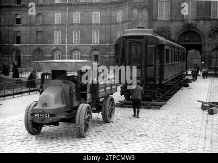 04/08/1927. Paris. Die Kutsche, in der der Waffenstillstand nach dem Ersten Weltkrieg unterzeichnet wurde, wurde aus dem Hof der Invaliden entfernt. Quelle: Album/Archivo ABC/Henri Manuel Stockfoto