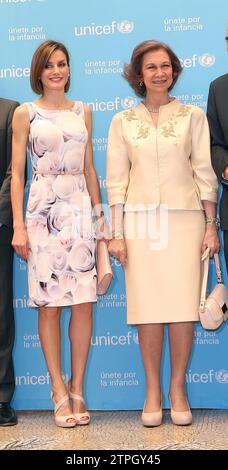 Madrid, 23.06.2015. Königin Letizia begleitet von Königin Sofía bei der UNICEF-Preisverleihung. Foto: Ernesto Agudo ARCHDC. Quelle: Album/Archivo ABC/Ernesto Agudo Stockfoto