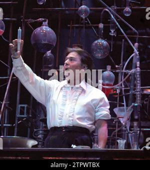 Madrid, 09.01.2000. Raphael in "Jekyll und Hyde". Foto: Javier Prieto Archdc. Quelle: Album / Archivo ABC / Javier Prieto Stockfoto