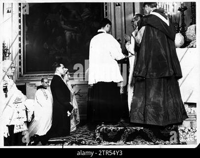 10/11/1935. Hochzeit von Don Juan de Borbón und Doña María de las Mercedes. Kardinal Dalla Costa, Erzbischof von Florenz und Päpstlicher Legat, segnet die Union. Quelle: Album/Archivo ABC Stockfoto