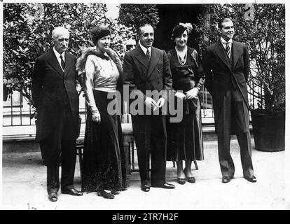 Rom (Italien), 10.11.1935. Von links nach rechts: Infante Don Carlos, Infantin Doña Luisa, Alfonso XIII, Doña María und Don Juan in Rom. Quelle: Album/Archivo ABC Stockfoto