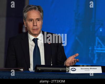 Washington, Alabama, USA. Dezember 2023. Außenministerin ANTHONY BLINKEN spricht auf der dritten Sitzung des National Space Council. Das Treffen konzentriert sich auf internationale Weltraumpartnerschaften und das Artemis-Programm, die von den USA geleiteten internationalen Koalitionsbemühungen, zum Mond zurückzukehren. (Credit Image: © Sue Dorfman/ZUMA Press Wire) NUR REDAKTIONELLE VERWENDUNG! Nicht für kommerzielle ZWECKE! Stockfoto