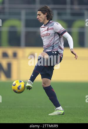 Mailand, Italien. Dezember 2023. Riccardo Calafiori vom FC Bologna während des Spiels Coppa Italia in Giuseppe Meazza, Mailand. Der Bildnachweis sollte lauten: Jonathan Moscrop/Sportimage Credit: Sportimage Ltd/Alamy Live News Stockfoto