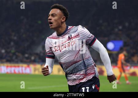 Mailand, Italien. Dezember 2023. Dan Ndoye vom Bologna FC feiert, nachdem er in der Verlängerung ein Tor erzielt hat und der Mannschaft beim Spiel in der Coppa Italia in Giuseppe Meazza, Mailand, 2-1 Vorsprung gab. Der Bildnachweis sollte lauten: Jonathan Moscrop/Sportimage Credit: Sportimage Ltd/Alamy Live News Stockfoto