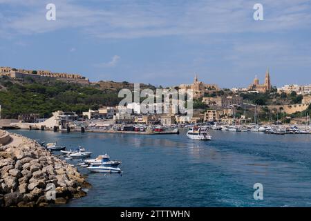 Ankunft in Gozo mit der Fähre - Mgarr, Malta Stockfoto