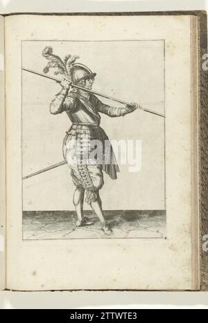 Soldat, der seine Spieße fast waagerecht über der rechten Schulter trägt (Nr. 9), ca. 1600, 1597 - 1608 Ein Soldat, rechts, der einen Spieß (Lanze) fast waagerecht über der rechten Schulter trägt (Nr. 9), ca. 1600. Seine Hände weit auseinander um den Spieß. Dies ist die zweite Aktion zum Anheben der Spieße an der Schulter und zum horizontalen Tragen. Platte 9 in der Anleitung für die Handhabung des Spießes: Enseigement Letter; he Succint sur les Portraitz Figurez, Touchant l'Usage, the tout ce qu'un soldat doibt faire au maniement de la pique. Teil der Illustrationen in A Fre Stockfoto