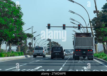Die Dukhan Highway Education City Road. Doha Straßen und Verkehr Stockfoto