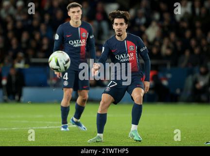 Paris, Frankreich. Dezember 2023. Vitinha von PSG während des Fußballspiels der französischen Meisterschaft Ligue 1 zwischen Paris Saint-Germain und dem FC Metz am 20. Dezember 2023 im Parc des Princes Stadion in Paris, Frankreich - Foto Jean Catuffe/DPPI Credit: DPPI Media/Alamy Live News Stockfoto