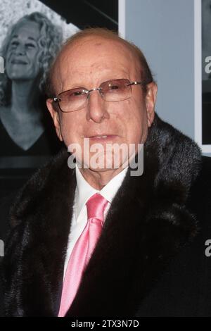 Clive Davis bei der Vorstellung des „Beautiful-the Carole King Musical“ am 12. Januar 2014 im Stephen Sondheim Theatre in New York City. Foto: Henry McGee/MediaPunch Stockfoto