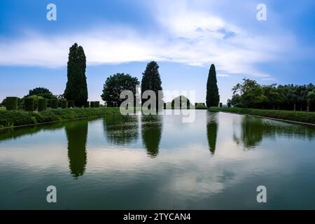 Pecile in Hadrians Villa, Villa Adriana, Überreste eines großen Villenkomplexes, der um 124 n. Chr. vom römischen Kaiser Hadrian erbaut wurde. Stockfoto