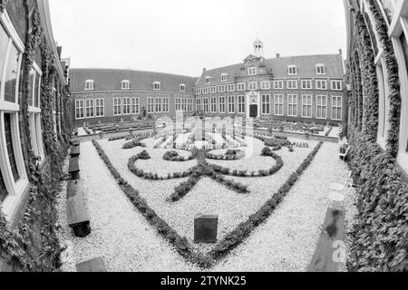 Außenansicht Des Frans Hals Museums, Frans Hals Museum, Haarlem, Groot Heiligland, Niederlande, 03-05-1988, Whizgle News aus der Vergangenheit, zugeschnitten auf die Zukunft. Erkunden Sie historische Geschichten, das Image der niederländischen Agentur aus einer modernen Perspektive, die die Lücke zwischen den Ereignissen von gestern und den Erkenntnissen von morgen überbrückt. Eine zeitlose Reise, die die Geschichten prägt, die unsere Zukunft prägen. Stockfoto