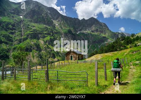 senda de al lago de Caillouas, Gourgs Blancs, cordillera de los Pirineos, Frankreich Stockfoto