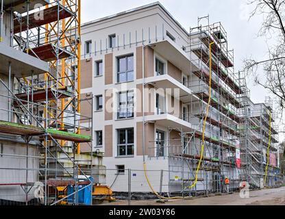 20. Dezember 2023, Brandenburg, Frankfurt (oder): Eine Baustelle mit neuen Wohnungen in neu errichteten Mehrfamilienhäusern. Foto: Patrick Pleul/dpa Stockfoto