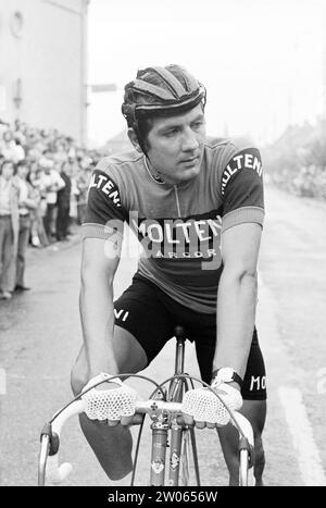 Radsportteam Goudsmit Hof, Portrait Eddy Merckx, Portraits Belgian Cycling Team, 27-06-1972, Whizgle News from the Past, Zugeschnitten auf die Zukunft. Erkunden Sie historische Geschichten, das Image der niederländischen Agentur aus einer modernen Perspektive, die die Lücke zwischen den Ereignissen von gestern und den Erkenntnissen von morgen überbrückt. Eine zeitlose Reise, die die Geschichten prägt, die unsere Zukunft prägen. Stockfoto