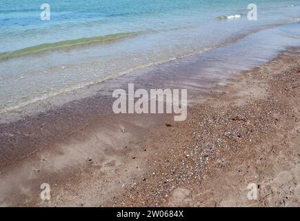 Wellen am Strand ostsee Stockfoto