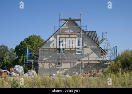 Baustelle, Neubau Einfamilienhaus, Neubaugebiet am Rüggen Ost, Melchow am Rügen, Brandenburg, Deutschland Stockfoto