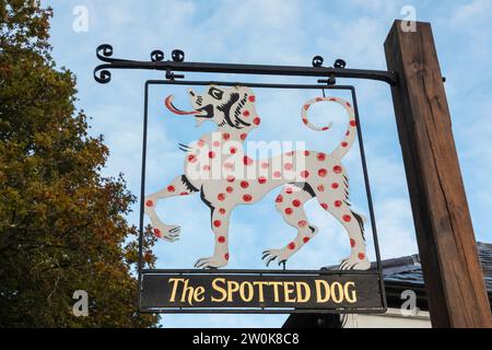 England, Kent, Penshurst Place, The Spotted Dog Pub Schild Stockfoto