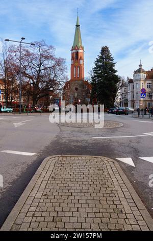 16.01.2023; Fassade der Kirche im Stadtzentrum Kirche St. George, in Sopot Danzig, Polen Stockfoto