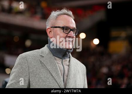 Stuttgart, Deutschland. Dezember 2023. #Bossvffb VfB Stuttgart vs. FC Augsburg, Fussball, Herren, 1. Bundesliga, 16. Spieltag, Saison 23/24, GER, 20.12.2023, DFL/DFB-VORSCHRIFTEN VERBIETEN JEDE VERWENDUNG VON FOTOGRAFIEN ALS BILDSEQUENZEN UND/ODER QUASI-VIDEO, Foto: Eibner-Pressefoto/Wolfgang Frank Credit: dpa/Alamy Live News Stockfoto