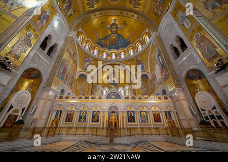 Inneres des Sankt-Sava-Tempels in Belgrad, Serbien, Goldmosaik, touristische Attraktion Stockfoto Stockfoto