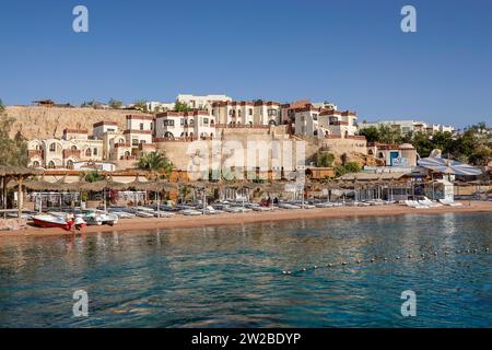 Strand, Umbi Sharks Bay Diving Village, Hotelanlage, Resort, Küste, Scharm El-Scheich, Rotes Meer, Sinai, Ägypten Stockfoto