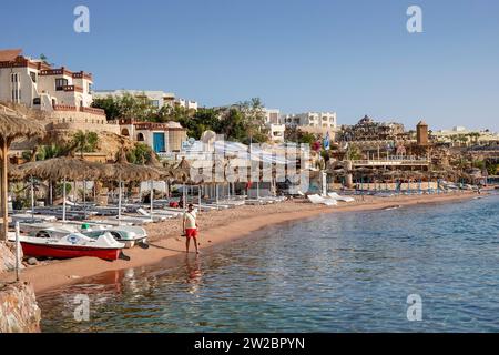 Strand, Umbi Sharks Bay Diving Village, Hotelanlage, Resort, Küste, Scharm El-Scheich, Rotes Meer, Sinai, Ägypten Stockfoto