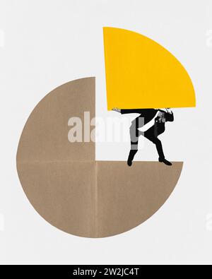 Zeitgenössische Kunstcollage. Ein junger Mann in Bürokostüm steht auf dem Diagramm und fügt ein riesiges Stück davon ein. Einkommensniveau. Stockfoto