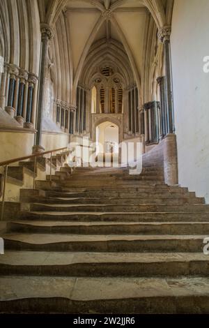 Architektonische Innenräume, Wells Cathedral, Somerset, England, Großbritannien. Stockfoto