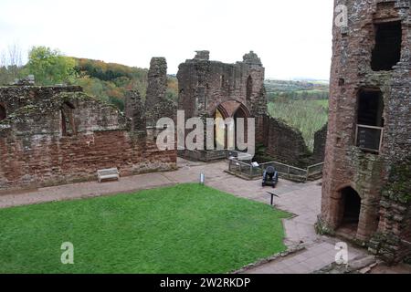Blick auf Goodrich Castle Ruinen, Ross-on-Wye, Herefordshire, Großbritannien Stockfoto