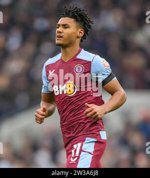London, Großbritannien. November 2023 - Tottenham Hotspur / Aston Villa - Premier League - Tottenham Hotspur Stadium. Aston Villa's Ollie Watkins im Kampf gegen Tottenham. Bildnachweis: Mark Pain / Alamy Live News Stockfoto