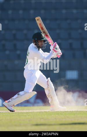 Der Bangladesche Batter Mushfiqur Rahim Fledermäuse am Bangladesch-Neuseeland First Test Day 4 im Sylhet International Cricket Stadium in Lakkatura, Banglade Stockfoto