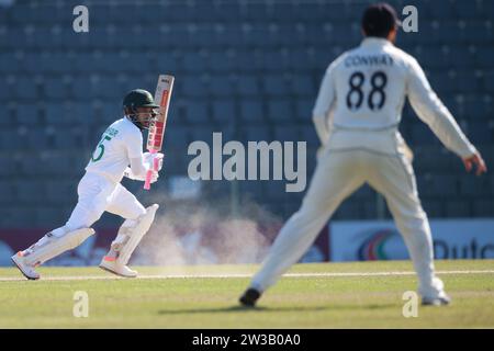 Der Bangladesche Batter Mushfiqur Rahim Fledermäuse am Bangladesch-Neuseeland First Test Day 4 im Sylhet International Cricket Stadium in Lakkatura, Banglade Stockfoto