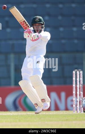 Der Bangladesche Batter Mushfiqur Rahim Fledermäuse am Bangladesch-Neuseeland First Test Day 4 im Sylhet International Cricket Stadium in Lakkatura, Banglade Stockfoto