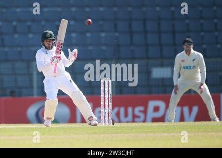 Der Bangladesche Batter Mushfiqur Rahim Fledermäuse am Bangladesch-Neuseeland First Test Day 4 im Sylhet International Cricket Stadium in Lakkatura, Banglade Stockfoto