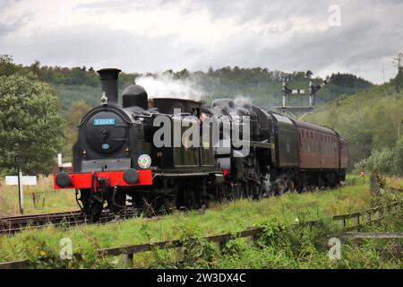 North Yorkshire Moors Railway, 50th Anniversary Steam Gala, 2023 – Lokomotiven 55189 und 75069 in Levisham Stockfoto