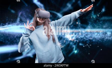 Bild eines Mädchens in VR-Brille. Innovative Technologien. Geschäftskonzept. Gemischte Medien Stockfoto