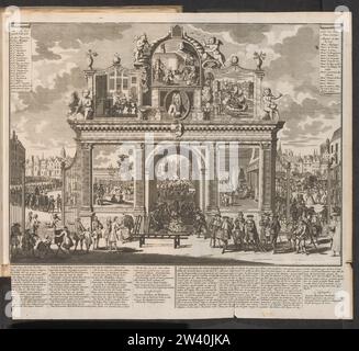 Erpoort am Grab der Actionisten, 1720, 1720 Stadsplein mit einem großen Ehrentor, das beim Tod und der Beerdigung der actionisten gegründet wurde. In der Mitte ist ein Grab mit den wertlosen Scharen gefüllt, von links kommt ein Trauerzug. In den Kursen auf den Ehrenbögen sind Aufführungen der Actionist's Sickbed, John Law, der Utrecht Channel usw. zu sehen Links vorne ein Mann mit einem Schaukasten mit dem Mississippi und dem Süden. Mit Unterschrift in 8 Spalten auf Niederländisch und Französisch, die mit dem Begräbnis von Menheer de Bubbelaar enden. Druck in der gebundenen ersten Ausgabe (304 B 10) der großen Szene Stockfoto