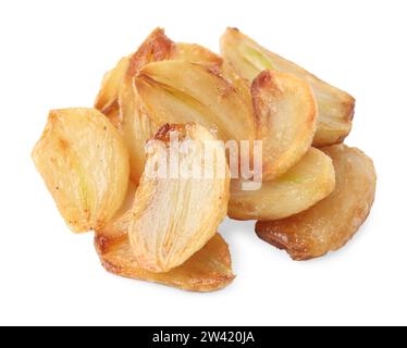 Viele gebratene Knoblauchzehen isoliert auf weiß Stockfoto