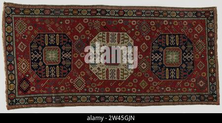 Medaillonled, Shirwan, 1850 - 1900 Medaillonled, Shirwan. Mittelfeld: Steinrot mit drei achtseitigen Medaillons rundum mit langen Haken, einer zwischen zwei dunkelblauen, mit Blumen und Zweigen mit Hakenmotiven gefüllt. In jedem Medaillon ein kleines steinrotes Achteck mit Sternblume in Hellgrün und Blaugrün. Feldfüllung von großen und kleinen Sternformen und Rosettenblüten. Kanten: Dreifach. Der mittlere ist weiß mit Verkettungen von gerahmten Obschovers in vielen Gelb-, Blau- und Rottönen. Diese Kante ist in einer schwarzen und einer roten Verkleidung mit weißem S-S-SEN enthalten, und sie ist innen blau/schwarz und weiß Stockfoto