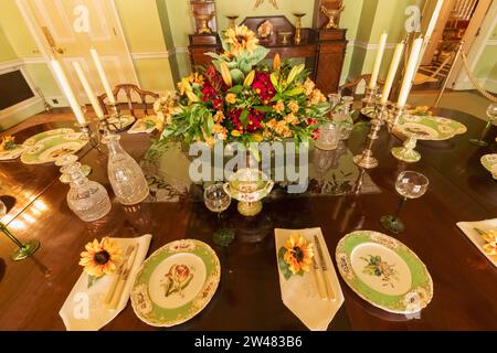 England, Hampshire, Hinton Hampner, Hinton Hampner Country House, The Dining Room, Dining Table Setting Stockfoto