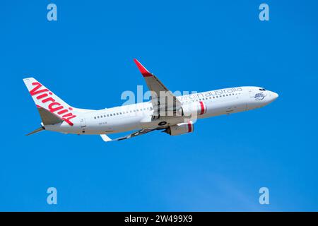 Eine Virgin Australia Boeing 737-800-Maschine startet vom Flughafen Perth, Western Australia. Stockfoto