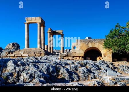 Römische Säulen, römischer Tempel, Akropolis von Lindos, Lindos, Rhodos, Dodekanes, Griechenland Stockfoto