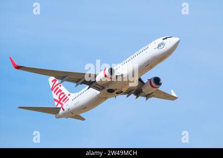 Eine Virgin Australia Boeing 737-800-Maschine startet vom Flughafen Perth, Western Australia. Stockfoto