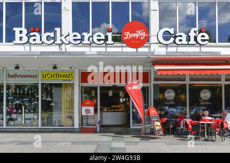 Bäckerei und Cafe Dreißig, die Karl-Marx-Straße, Frankfurt/Oder, Brandenburg, Deutschland Stockfoto
